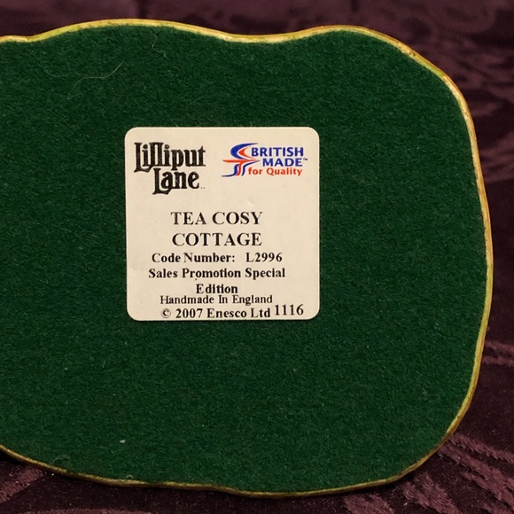 Lilliput Lane Tea Cosy Cottage, Sales Promotion - Picture 8 of 9